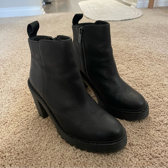 Dr. Marten’s Magdalena Lug Sole Heels Booties Black Leather Size 8 - Picture 2 of 12